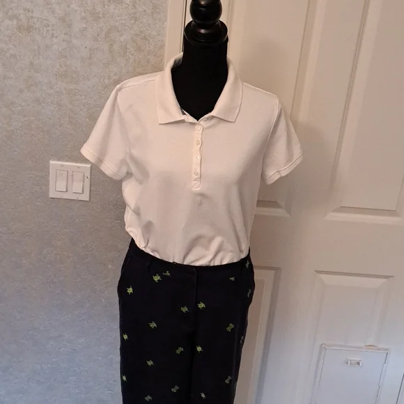 Briggs New York Size 12 cropped pants with small green frogs and White Button Do - Picture 2 of 8